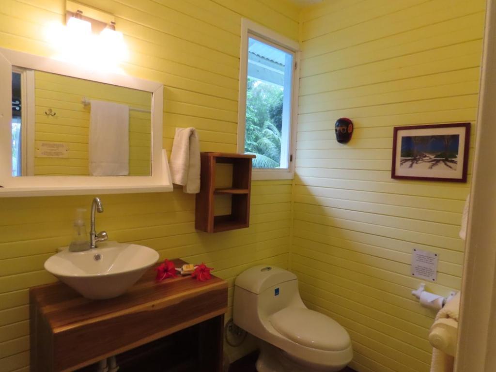 Sand Dollar Beach Bed & Breakfast Бокас-дель-Торо Экстерьер фото