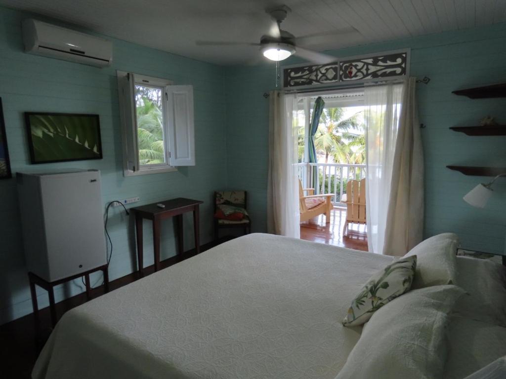 Sand Dollar Beach Bed & Breakfast Бокас-дель-Торо Экстерьер фото