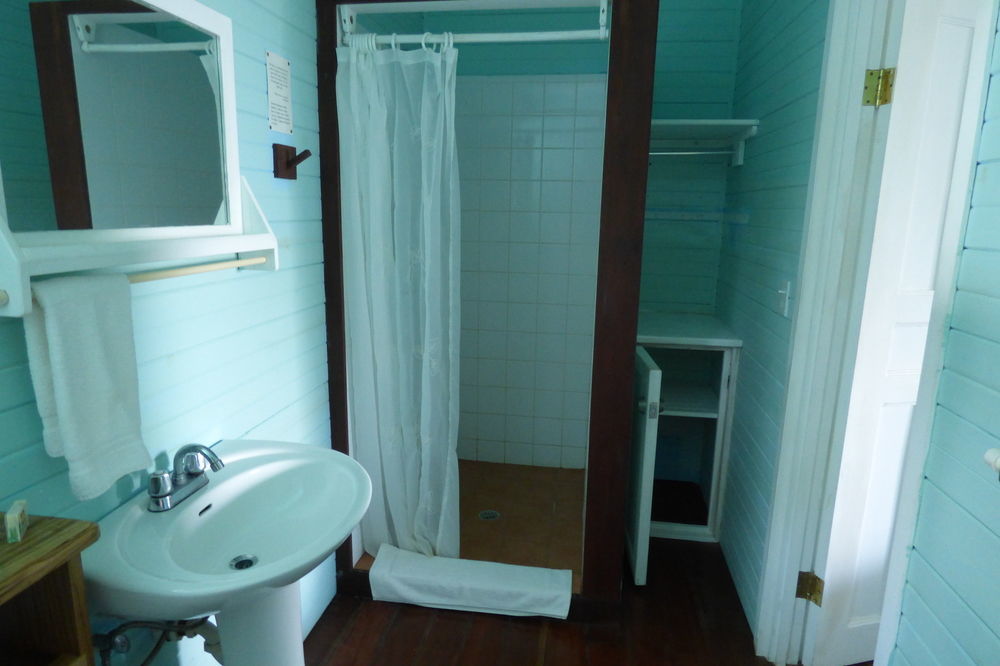 Sand Dollar Beach Bed & Breakfast Бокас-дель-Торо Экстерьер фото