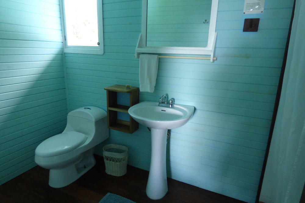 Sand Dollar Beach Bed & Breakfast Бокас-дель-Торо Экстерьер фото