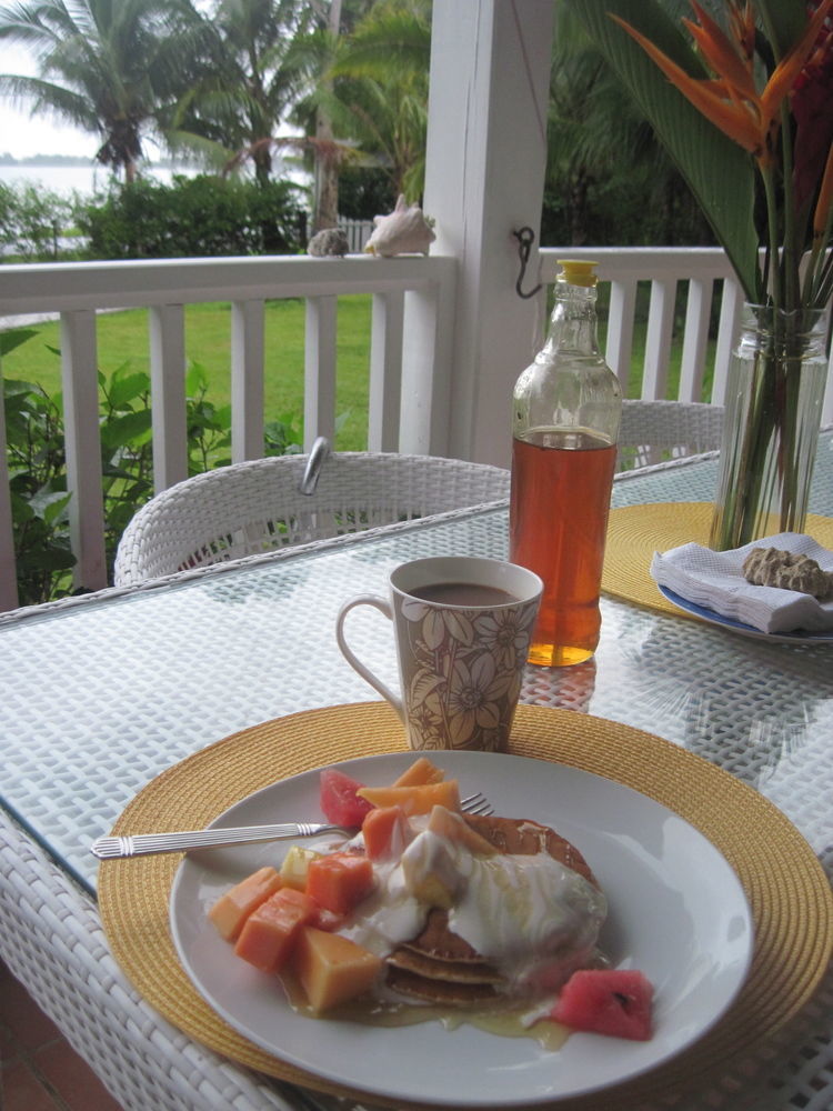 Sand Dollar Beach Bed & Breakfast Бокас-дель-Торо Экстерьер фото